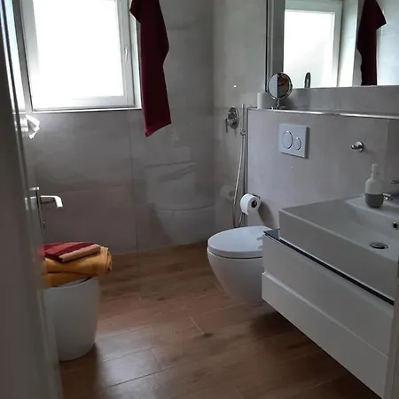 Mit Seeblick Und Pkw Abstellplatz Am Haus