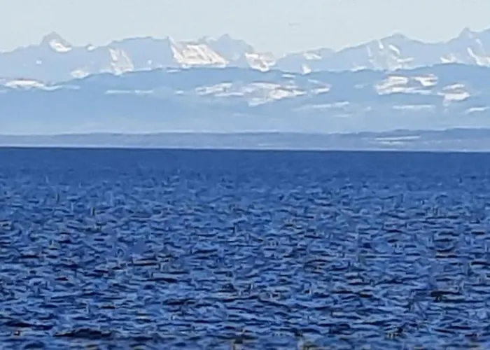 Mit Seeblick Und Pkw Abstellplatz Am Haus Lägenhet