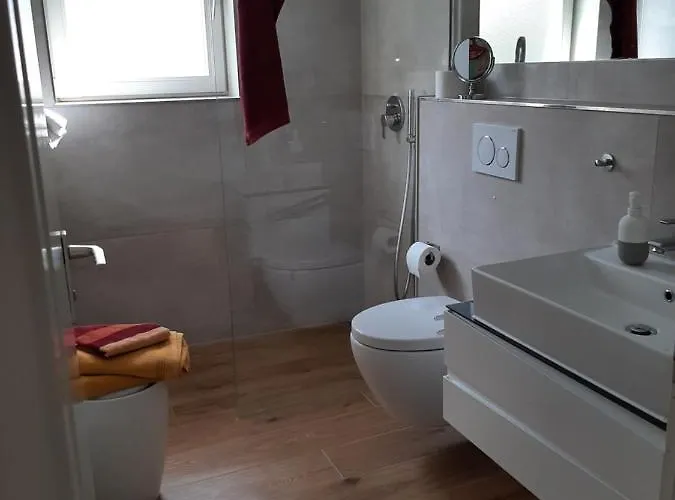 Mit Seeblick Und Pkw Abstellplatz Am Haus