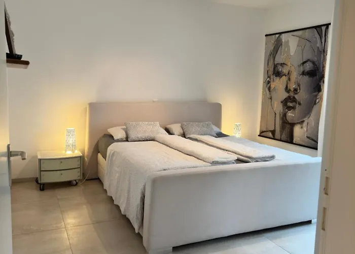 Mit Seeblick Und Pkw Abstellplatz Am Haus Lägenhet *